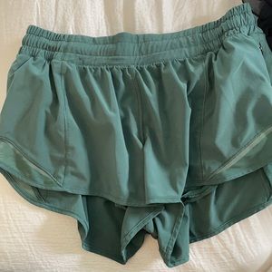 Lululemon hotty hot shorts 2.5 length